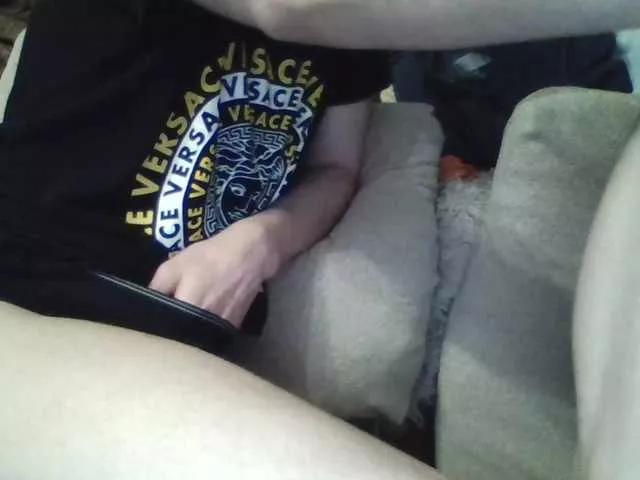 Emmalove13 on BongaCams 