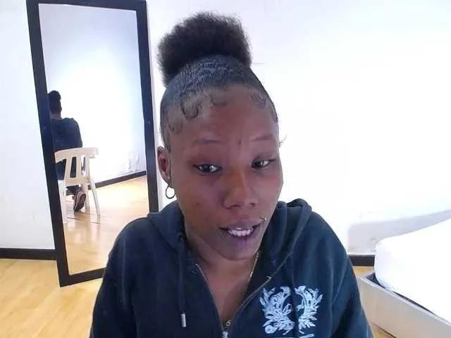 Freechat goldenn-ass on BongaCams