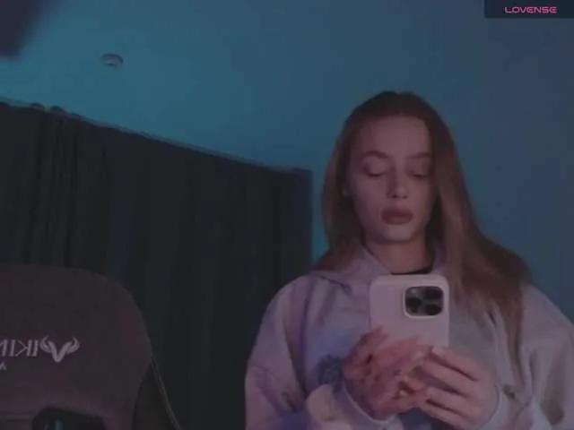 Freechat mayshy on BongaCams