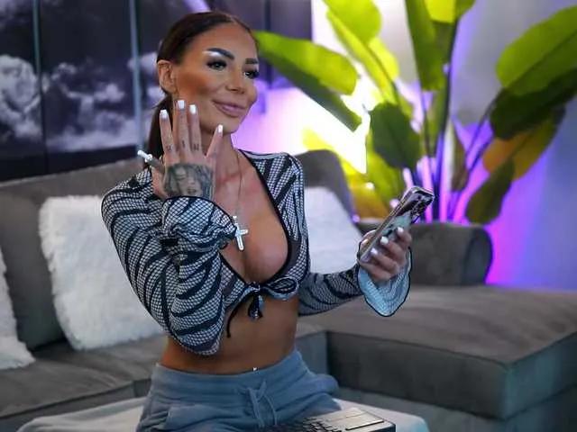 Freechat RaquelleVon on BongaCams