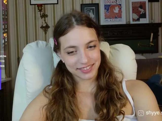 Offline sarahsupershy on BongaCams