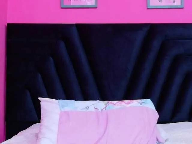 Freechat skinnyandcute on BongaCams