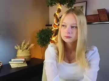 darceyheyd — GOAL: handbra 5 min? [92 tokens remaining] Welcome to my room! #new #shy #skinny #blonde #18