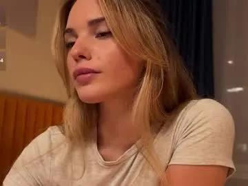 Freechat frenzyfoxs on Chaturbate