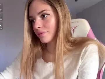 Freechat frenzyfoxs on Chaturbate