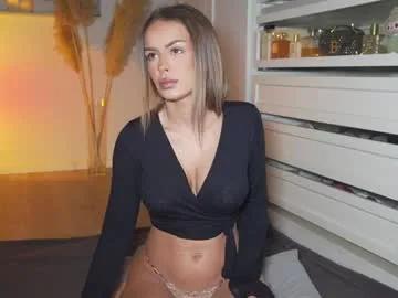 Freechat hotbella_ on Chaturbate