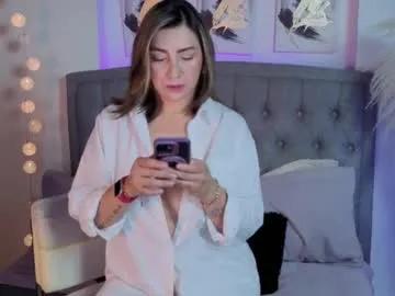 Private isabella_lt on Chaturbate