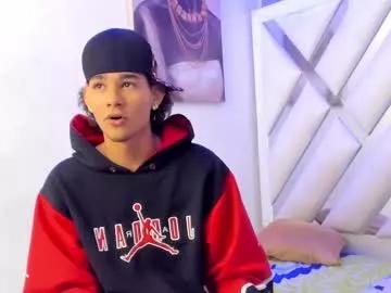 Freechat kenix_7 on Chaturbate