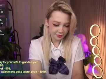 Freechat laurawifeness on Chaturbate