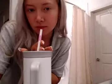 Freechat lilyyymonroee on Chaturbate