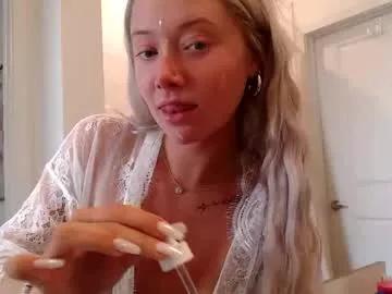 Freechat lilyyymonroee on Chaturbate
