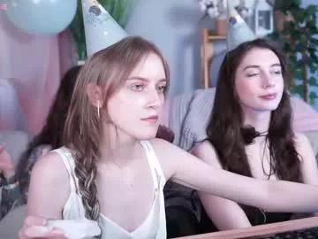 Freechat oliviamcclean on Chaturbate