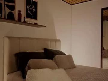 Away roxxy_mora on Chaturbate