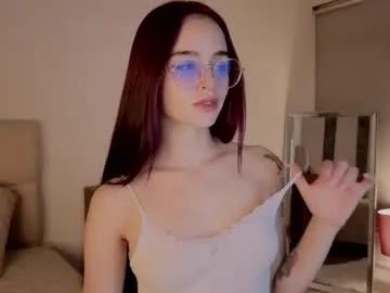Away roxxy_mora on Chaturbate