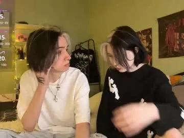 Freechat veryraretwins on Chaturbate