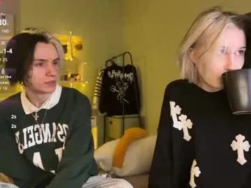 Freechat veryraretwins on Chaturbate