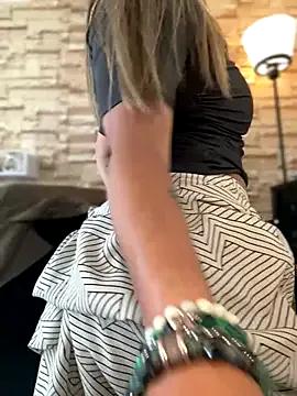 Group _Abril-Office1 on StripChat