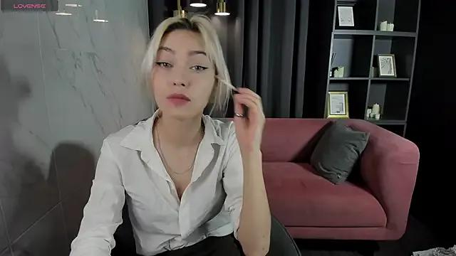 AlysiaSun_ on StripChat