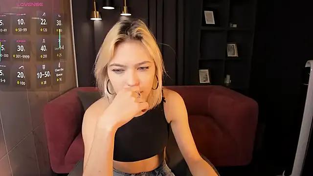 AlysiaSun_ on StripChat