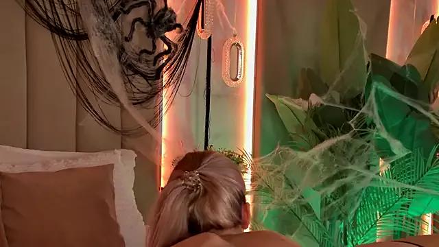 BellaSecrett on StripChat