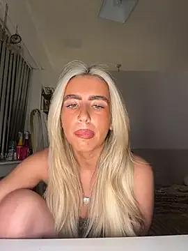 BlondeBetty — Boobs out 