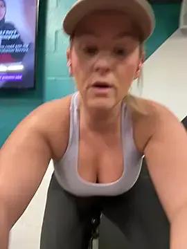 Charleigh_xx on StripChat