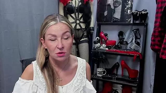 Private crystaLUX on StripChat