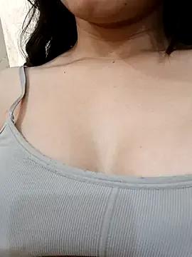 Freechat CuteSarikaLIVE on StripChat