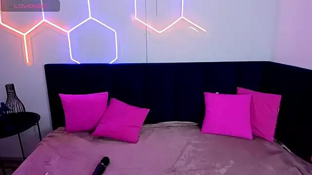 Diana_Garrett on StripChat