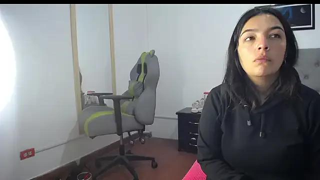 Freechat Esmeraldaa- on StripChat