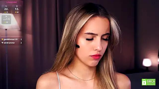 Freechat FannyHewson on StripChat