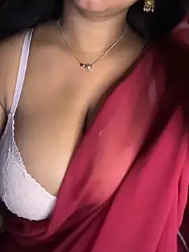 GLaM_GoDdEsS_143 on StripChat