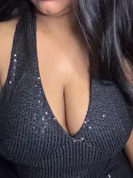 GLaM_GoDdEsS_143 on StripChat