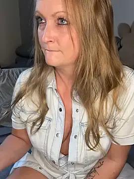 HoneyBluex on StripChat