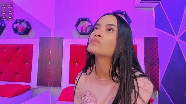 Freechat Karoll014 on StripChat