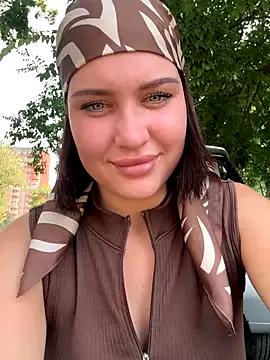 Freechat KikiWatson on StripChat