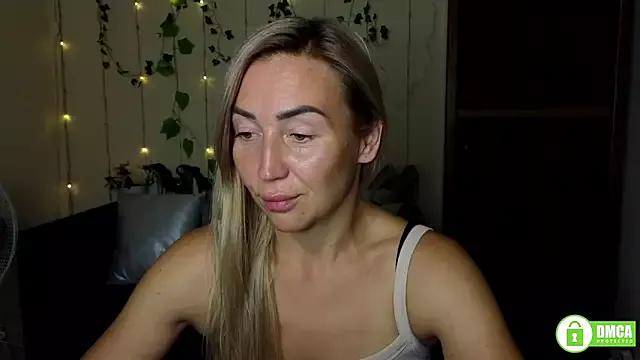 Freechat Kiss_julli88I on StripChat