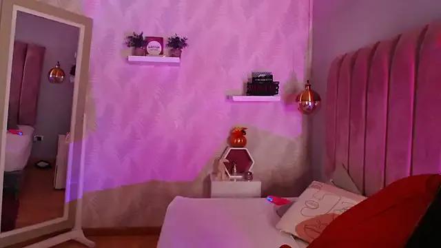 Freechat LeenaBrown on StripChat