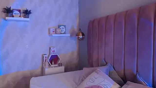 Freechat LeenaBrown on StripChat