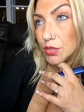 LittleMissEeve on StripChat