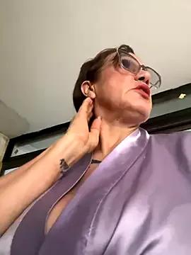 Freechat lonely_shewolf on StripChat