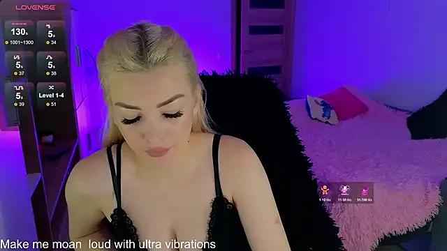 MilanaOmg on StripChat