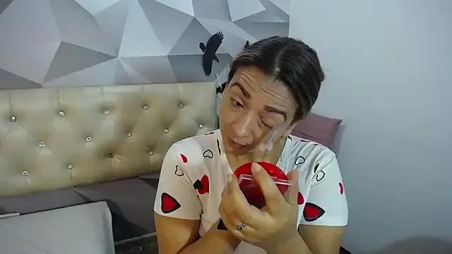 Milf-Prettyboobs — Bounce ass + spanks