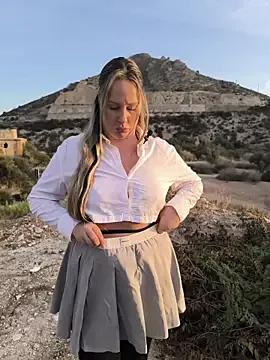 Freechat Mona_Plus on StripChat