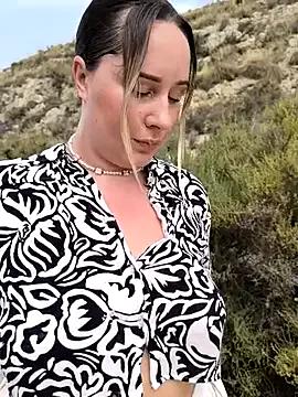 Freechat Mona_Plus on StripChat