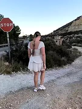 Freechat Mona_Plus on StripChat