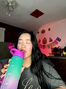 Freechat MyHoneyFrida on StripChat