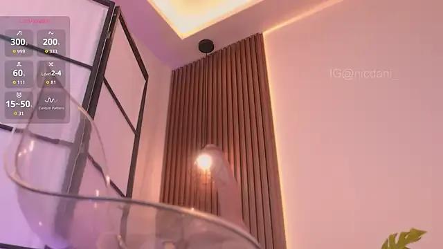 Freechat nicdani_1 on StripChat