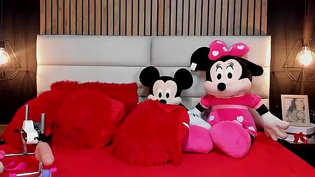 NiicolleMiller on StripChat 