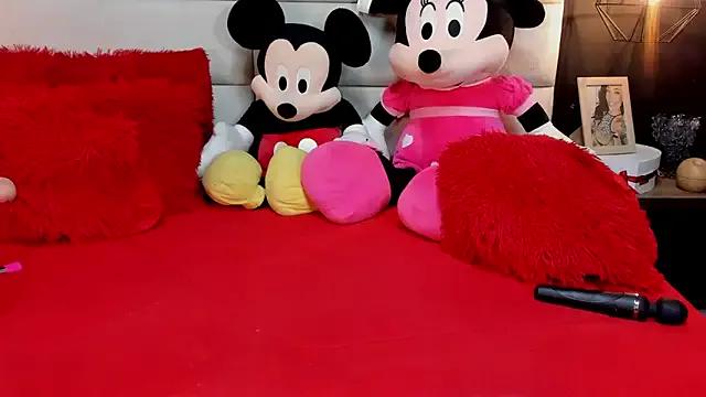 NiicolleMiller on StripChat 